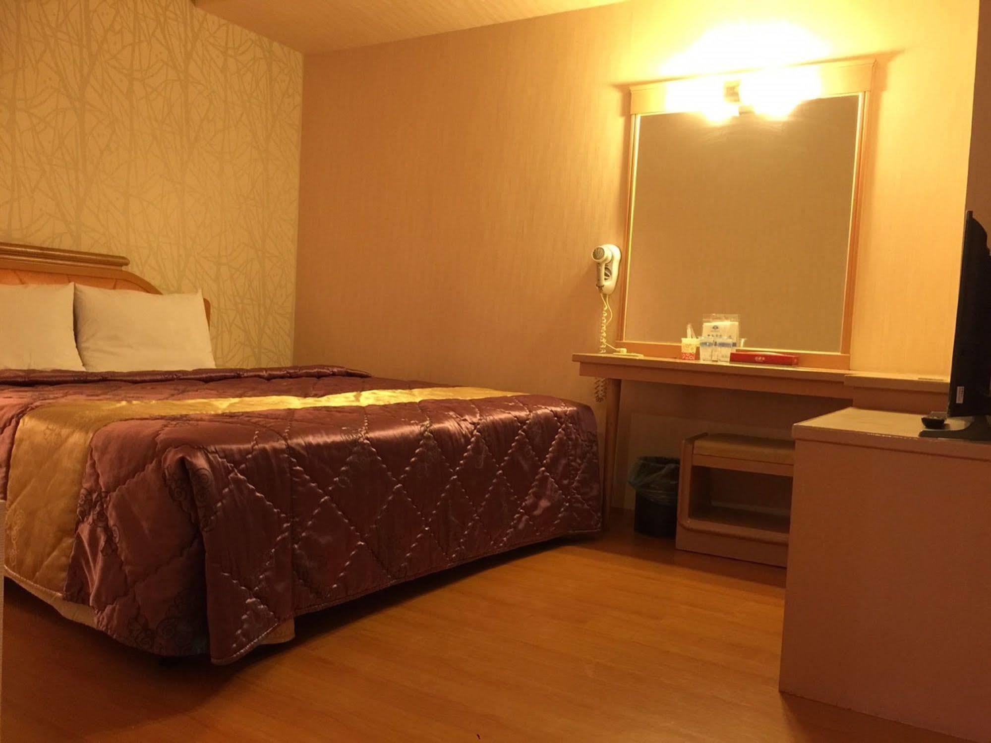 Li Duo Hotel Tainan Dış mekan fotoğraf